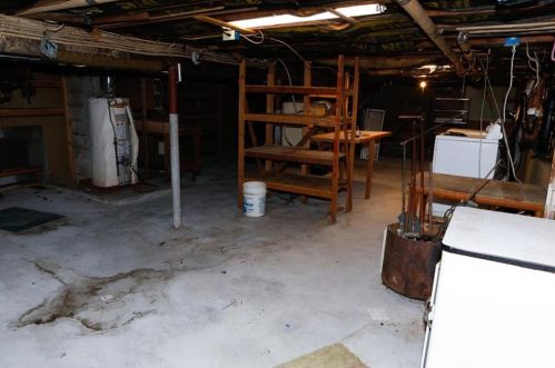 28 Manor Dr, South Kingstown RI  02882-5412 exterior