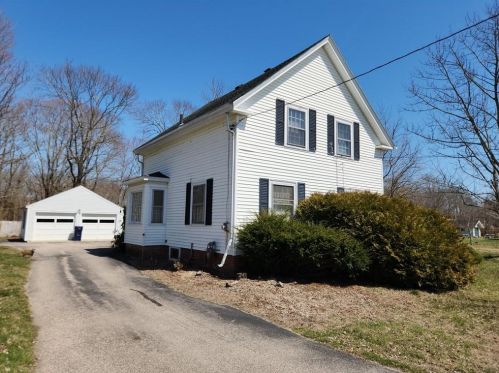 99 Oak Hill Rd, North Kingstown, RI 02852-6005