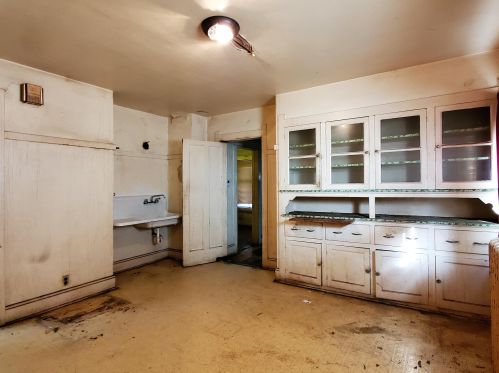 2725 Concordia Ave, Milwaukee, WI 53216-3835