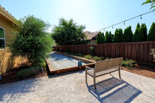 10709 Goldsborough Cir, Valley Home CA  95361-7648 exterior