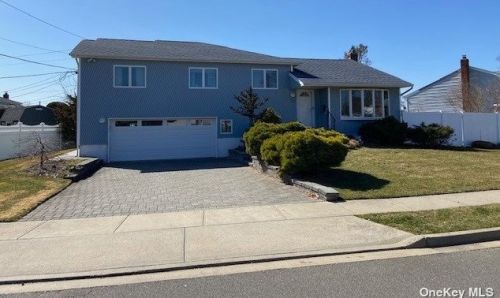 30 Berkshire Rd, Hicksville, NY 11801-3306