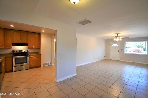 4358 Timrod St, Tucson, AZ 85711-4252