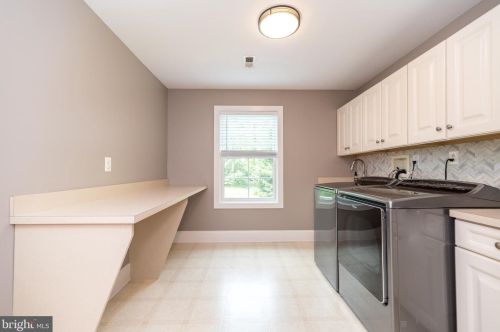 10 Devonshires Ct, Blue Bell PA  19422-2560 exterior