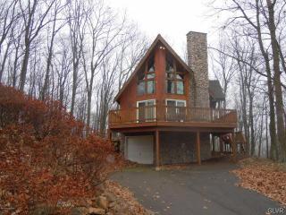 83 Summit Rd, Hazle Township, PA 18202-8217