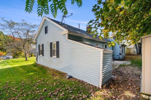 32 Border St, Amherst NH  03031-3056 exterior