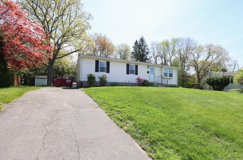 19 Eastside Blvd, Waterbury, CT 06706-2823