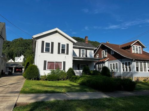 733 Liberty St, Franklin, PA 16323-1187