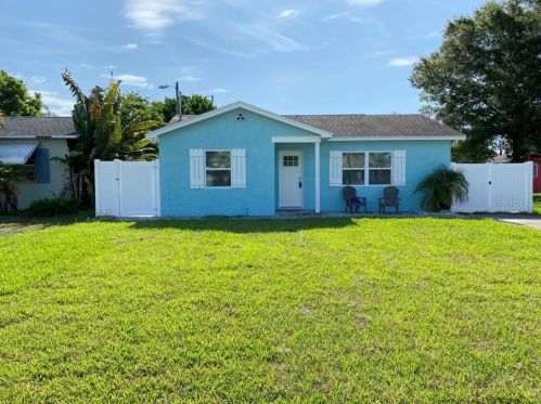 1414 Freemont St, Saint Petersburg, FL 33707-3327