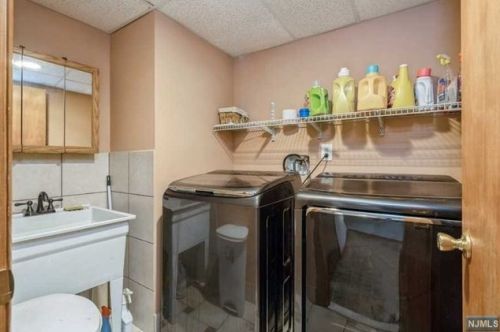 2 Sheba Dr, Wantage NJ  07461-4829 exterior