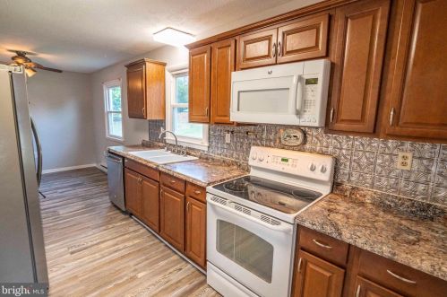 3 Old Barn Rd, Richmond National Battlefiel VA  22835-9008 exterior