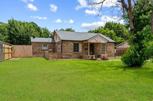 2809 Mims St, Fort Worth, TX 76112-5707