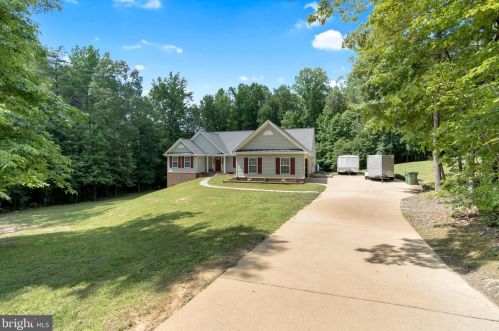 9 Plume Ct, Fredericksburg VA  22406-5141 exterior