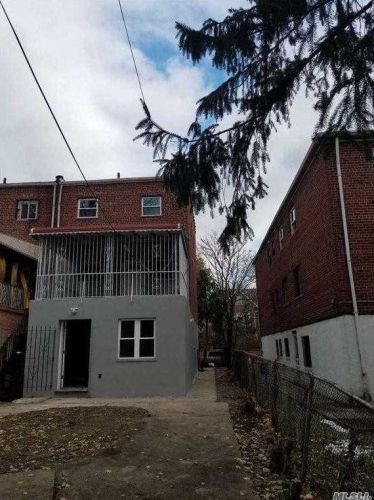 437 Howe Ave, Bronx, NY 10473-1612