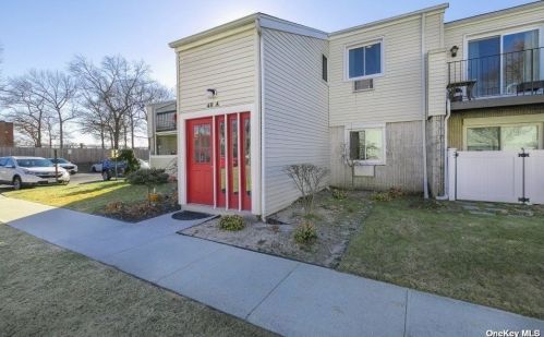 48 Richmond Blvd, Hauppauge, NY 11779-3447