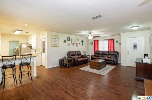 703 Chukar Dr, Victoria, TX 77905-0596