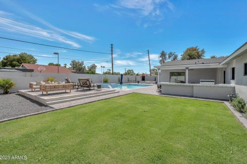 8001 11th Ave, Phoenix AZ  85021-5626 exterior