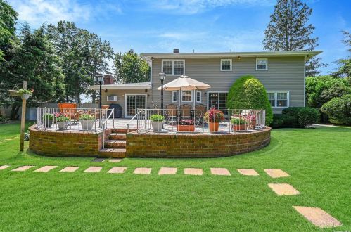 17 Ashford Dr, Lake Grove, NY 11755-2839