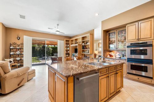 824 Avenida Palmas, Palm Springs CA  92262-5708 exterior