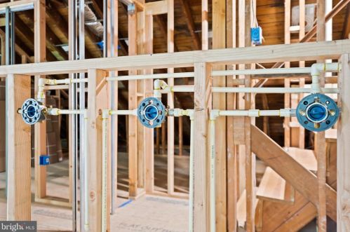 5121 Klingle St, Washington DC  20016-2654 exterior