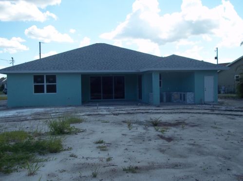 381 Log Dr, Fort Pierce, FL 34953-7501