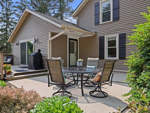 3722 Cedar Creek Rd, West Bend WI  53095-8759 exterior