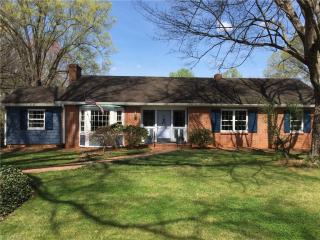 621 Yorkshire Rd, Winston Salem, NC 27106-5541