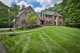 35 Colleen Dr, Salem, NH 03079-1868
