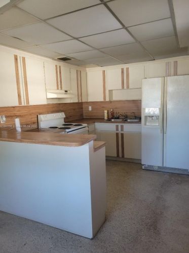 660 55th St, Hialeah FL  33013-1670 exterior