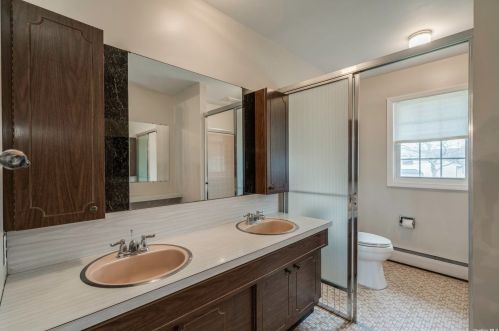 68 Holly Dr, Elwood NY  11731-5226 exterior