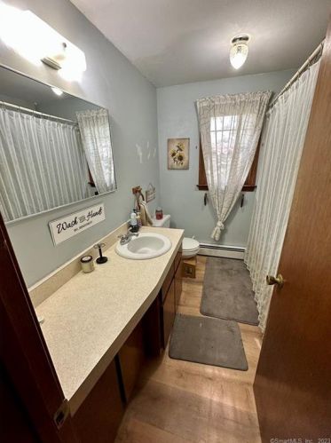 90 Wellman Rd, Manchester CT  06040-5542 exterior