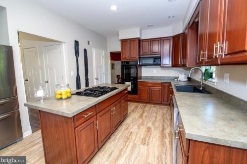 156 Whitney Ln, Southampton PA  18954-1080 exterior