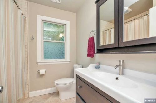 11 Cherokee Trl, Oakland NJ  07436-3011 exterior