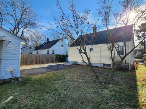 121 Loomis St, Manchester CT  06042-1947 exterior