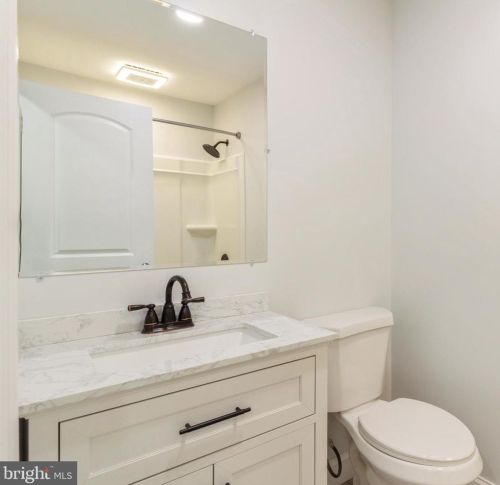 891 Kings Hwy, Pilesgrove NJ  08098-5456 exterior