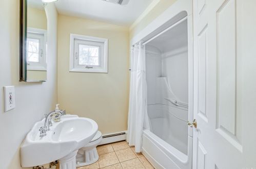 510 Half Hollow Rd, Deer Park NY  11729-1010 exterior