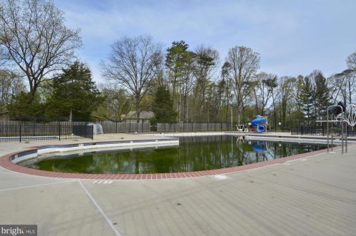 1512 Sadlers Wells Dr, Herndon VA  20170-2838 exterior