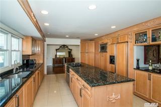 135 Greenway Rd, East Atlantic Beach NY  11561-4828 exterior