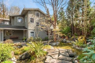 8208 Overlake Dr, Medina WA  98039-4726 exterior