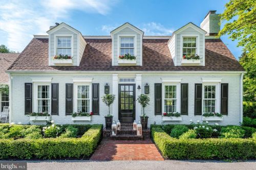 1919 Fox Hill Ln, Paoli, PA 19301-1018