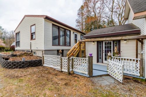 154 Sharp Hill Rd, Uncasville, CT 06382-2045