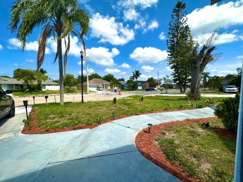 2062 Floresta Dr, Fort Pierce FL  34984-4706 exterior
