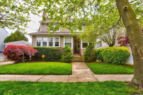 543 Monroe St, Cedarhurst, NY 11516-1317