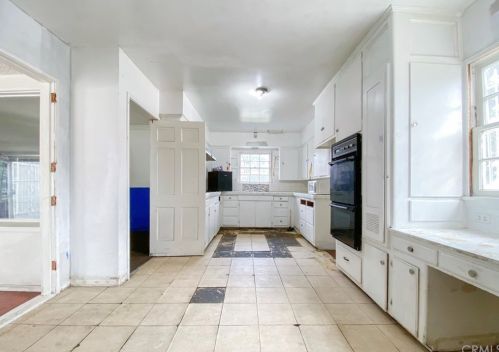 610 School St, Compton, CA 90220-1923