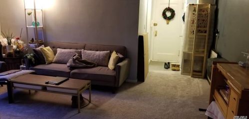 2 Mill Dr, Great Neck, NY 11021-4031