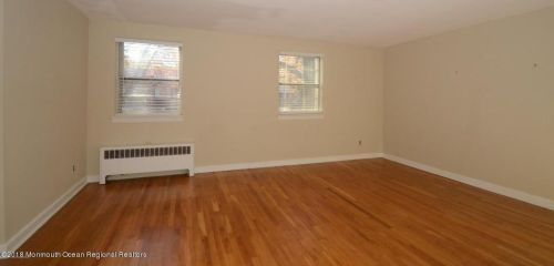 29 Manor Dr, Tinton Falls NJ  07712-2568 exterior