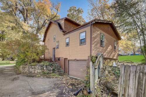 122 Caldwell St, Waukesha, WI 53188-5016