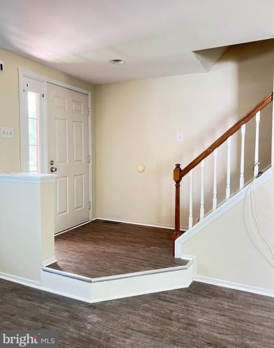37 Pearl Dr, Gardenville, PA