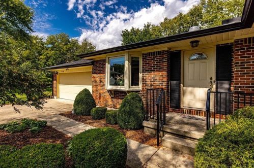 716 David Dr, Miami, OH 45056-2521