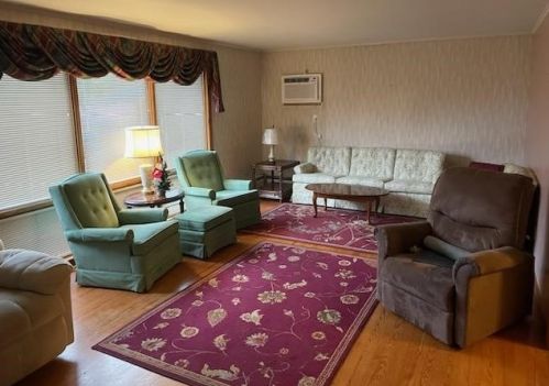 7 Monroe Ave, Grays Landing, PA 15461-1524