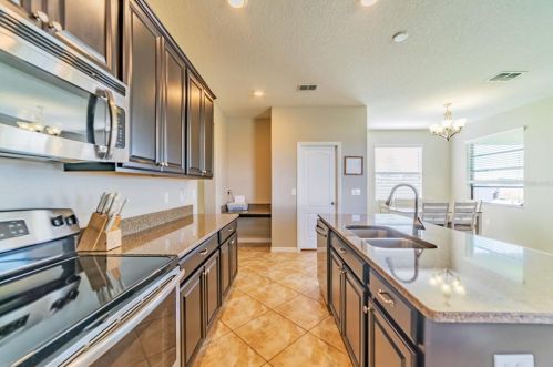 10103 Newminster Loop, Ruskin FL  33573-6727 exterior